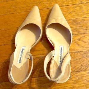 Manolo Blahnik Nude Slingbacks